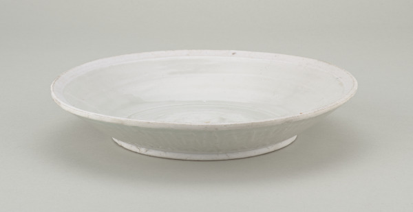Dish with Molded Petals around Exterior - Image 4