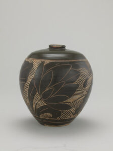 Cizhou-Type Bottle with Cut-glaze Lotus Flower-and-Leaf Design