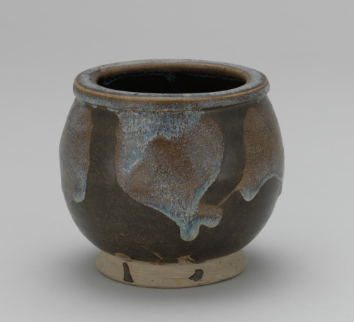 Jar with Suffused Splashes in the Form of Petals - Image 4