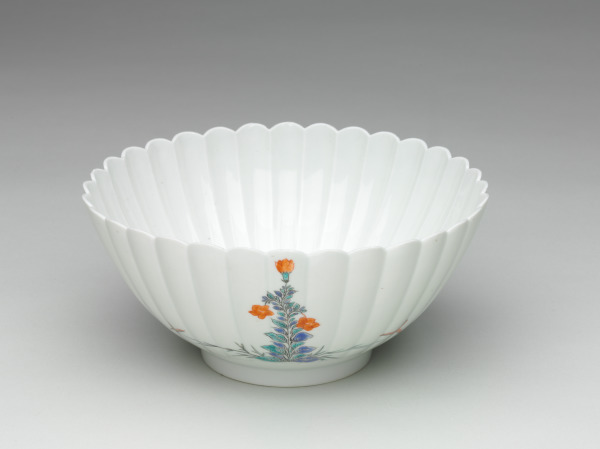Kakiemon-Style Chrysanthemum Bowl with Floral Design - Image 2