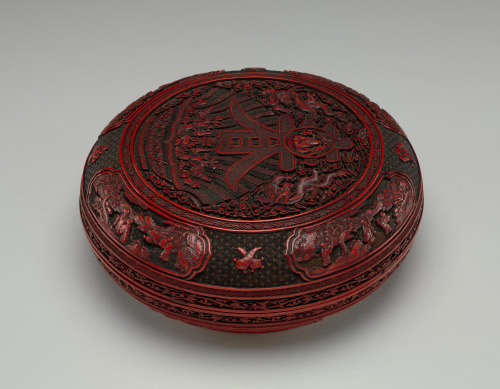 Presentation Box Decorated with Auspicious Emblems - Image 16
