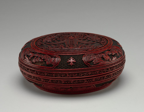Presentation Box Decorated with Auspicious Emblems - Image 5