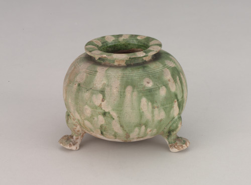 Globular Tripod Jar - Image 2
