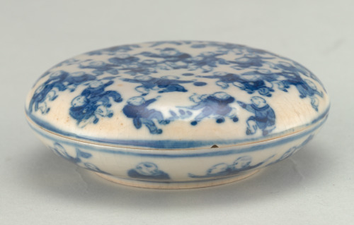 Covered Seal Paste Box Decorated with “100 Boys” Motif - Image 5