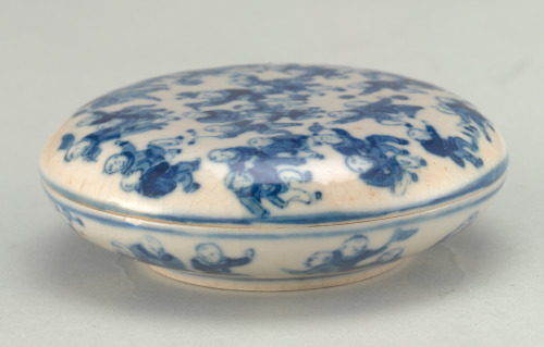 Covered Seal Paste Box Decorated with “100 Boys” Motif - Image 4