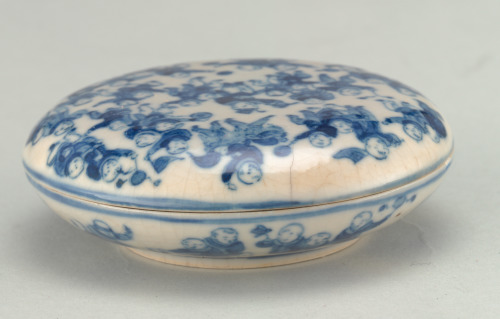 Covered Seal Paste Box Decorated with “100 Boys” Motif - Image 3