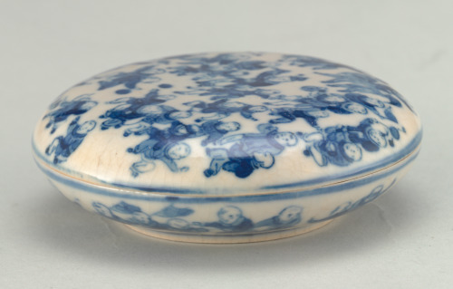 Covered Seal Paste Box Decorated with “100 Boys” Motif - Image 2