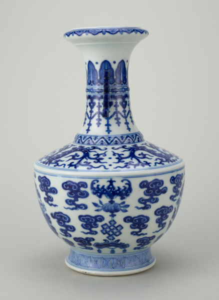 Archaistic Vase Decorated with Dragons, Bats and Peaches of Immortality - Image 4