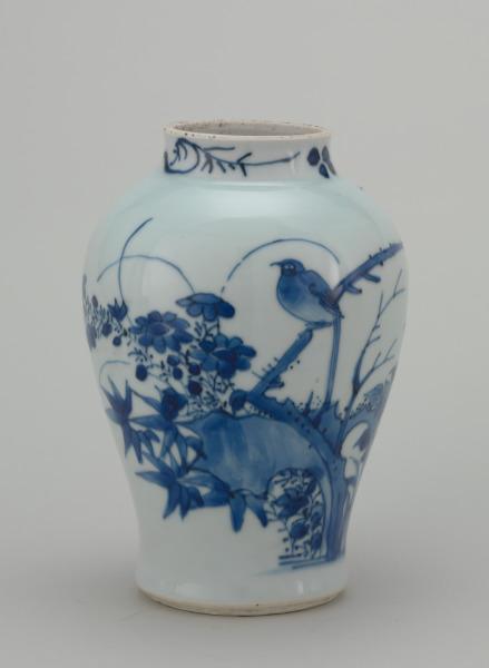 Vase with Design of Long-Tailed Magpie