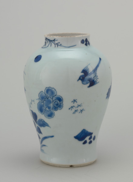Vase with Design of Long-Tailed Magpie - Image 2