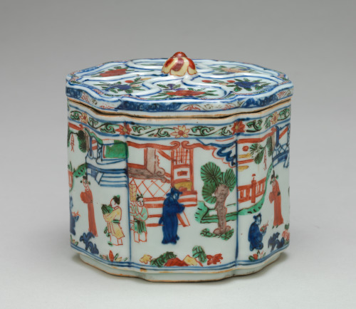 Covered Foliate-Form Box Decorated with Figural Scene - Image 4