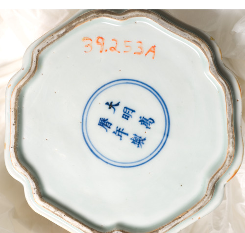 Covered Foliate-Form Box Decorated with Figural Scene - Image 6