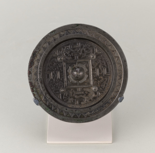 Mirror with Directional Pattern - Image 2