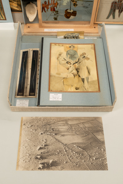 Boîte-en-valise (From or by Marcel Duchamp or Rrose Sélavy) - Image 4