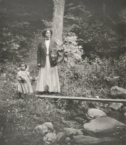 Kate and Rachel Van Der Zee, Lenox, Massachusetts, 1909 - Image 3