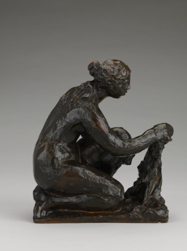 Small Stooping Washerwoman - Image 6