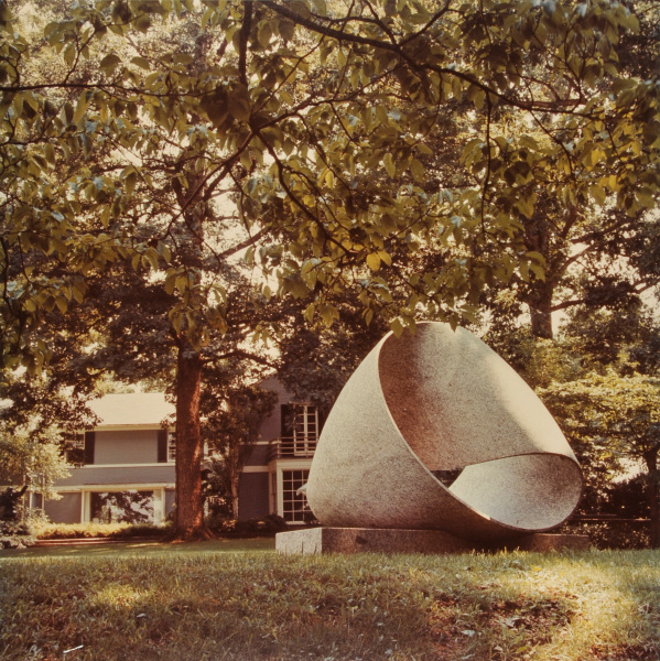 MAX BILL, ENDLESS RIBBON. PHOTOGRAPH TAKEN IN THE WURTZBURGER SCULPTURE GARDEN (ORIGINAL SITE, TIMBERLANE)