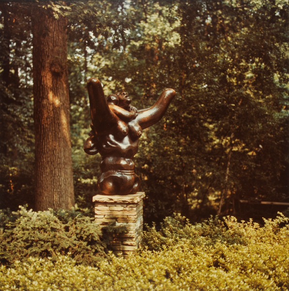 Jacques Lipchitz, Mother and Child. Photograph taken in The Wurtzburger Sculpture Garden (original site, Timberlane) - Image 2