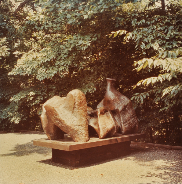 HENI MOORE, THREE PIECE RECLINING FIGURE. PHOTOGRAPH TAKEN IN THE WURTZBURGER SCULPTURE GARDEN (ORIGINAL SITE, TIMBERLANE)