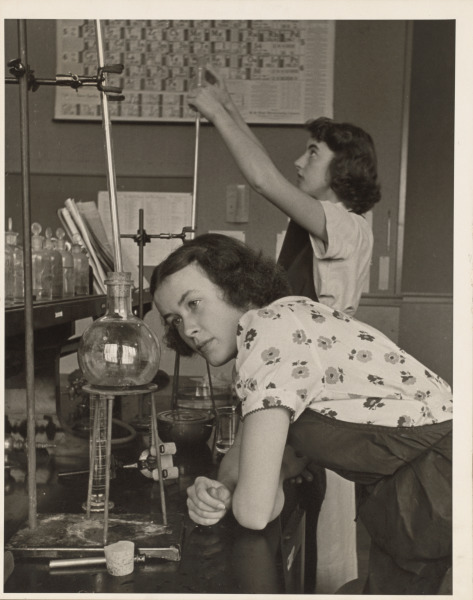 CHEMISTRY CLASS AT BENNINGTON COLLEGE