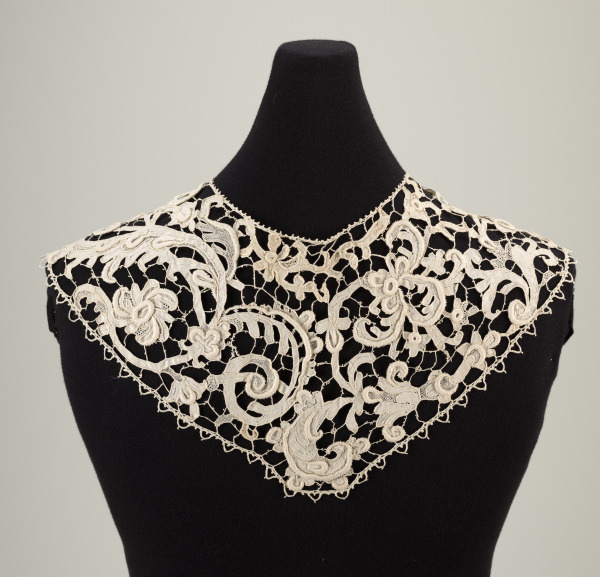 Gros Point de Venise Lace Collar - Image 3