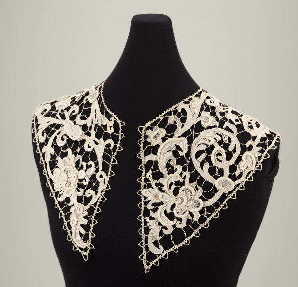 Gros Point de Venise Lace Collar - Image 2