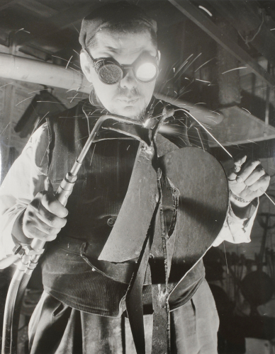 David Smith, Sculptor, Welding - Image 2