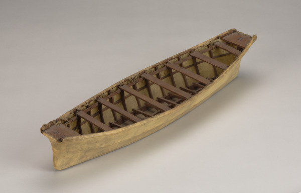 Model whale hunting boat (Umiak) - Image 2