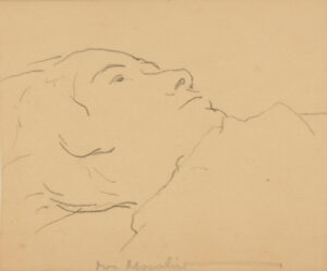 Jeune femme en buste, couchee au sol, tournee a droite