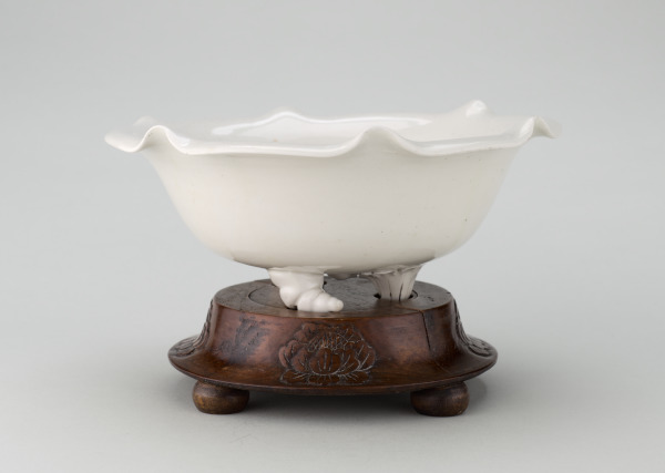 Tripod Lotus Dish - Image 7