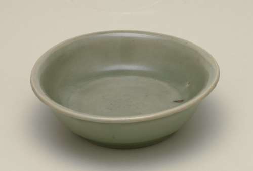 Small Dish with Impressed Flower-and-Leaf Design - Image 2