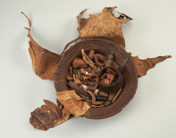 Divination Basket and Figures - Image 3