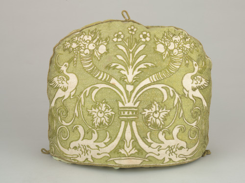 Tea Cosy with Renaissance Revival Design - Image 5
