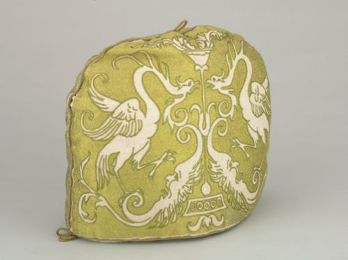 Tea Cosy with Renaissance Revival Design - Image 4