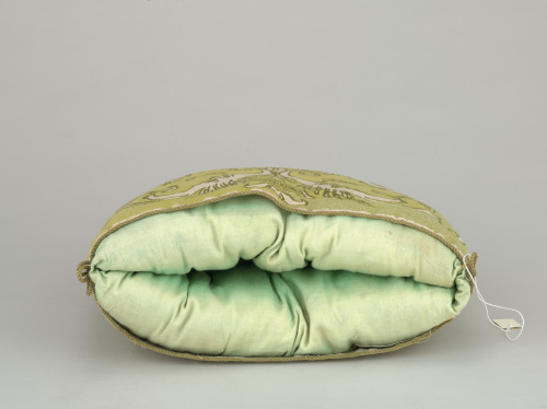 Tea Cosy with Renaissance Revival Design - Image 3
