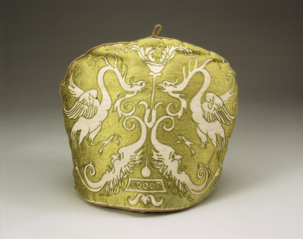 Tea Cosy with Renaissance Revival Design - Image 6