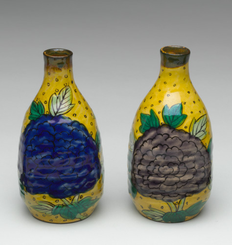 Small Ko-Kutani Style Sake Bottle - Image 8