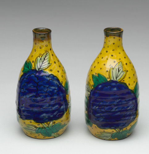 Small Ko-Kutani Style Sake Bottle - Image 6