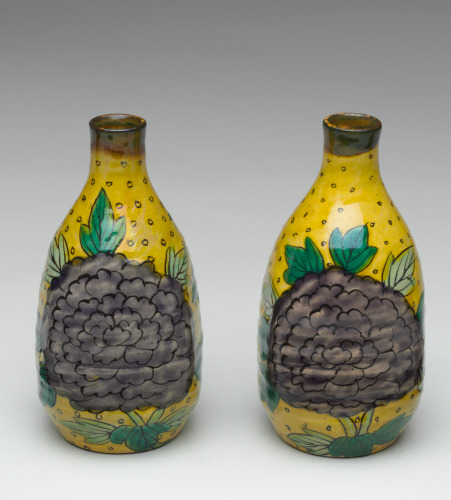 Small Ko-Kutani Style Sake Bottle - Image 5