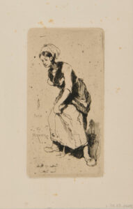 Paysanne debout occupée à…expulser le superflu de boisson