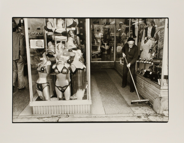 Kent’s of Broadway, Fells Point. - Image 4