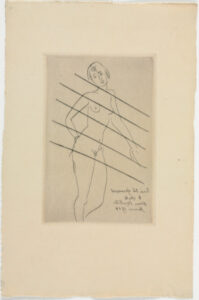 Figure debout s’appuyant sur une chaise