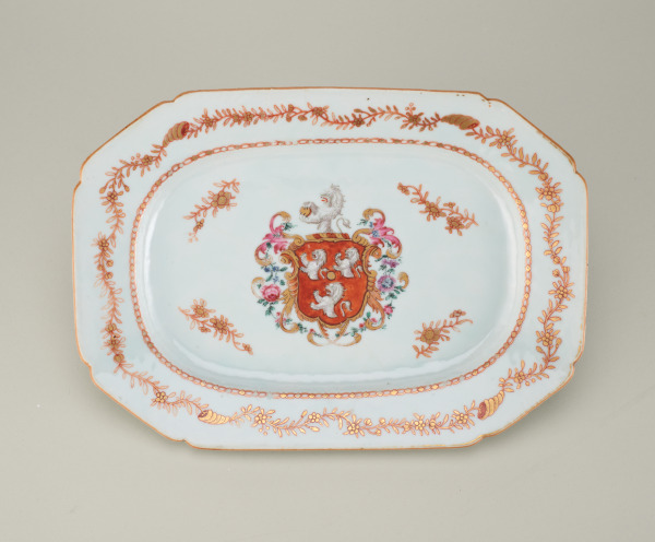 English Market Octagonal Plate Dish with the Arms of the Bennett Family