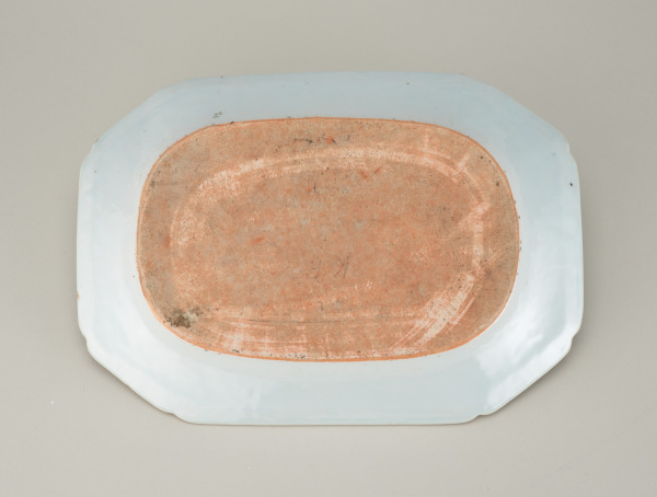 English Market Octagonal Plate Dish with the Arms of the Bennett Family - Image 2
