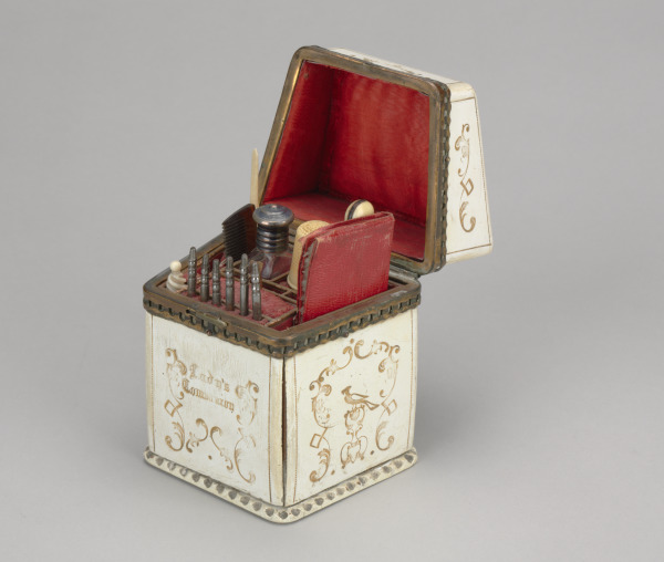Sewing Box with Implements - Image 2