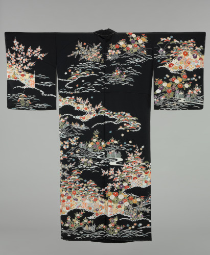 Western Woman’s Short Sleeved Black Kimono - Image 17