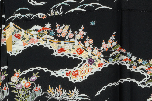 Western Woman’s Short Sleeved Black Kimono - Image 11