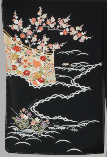 Western Woman’s Short Sleeved Black Kimono - Image 8