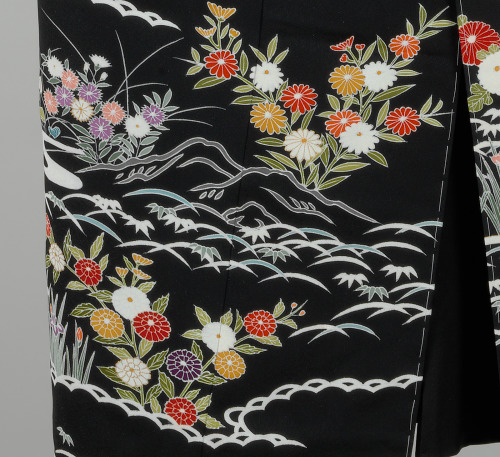 Western Woman’s Short Sleeved Black Kimono - Image 3