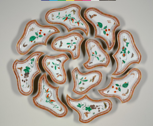 Segmented Plate with Design of Flowers, Fruits, and Butterflies - Image 5